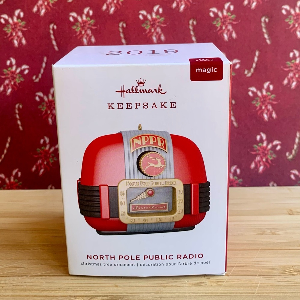 Hallmark Keepsake Ornament * North Pole Pubic Radio * 2019 * Light and Sound